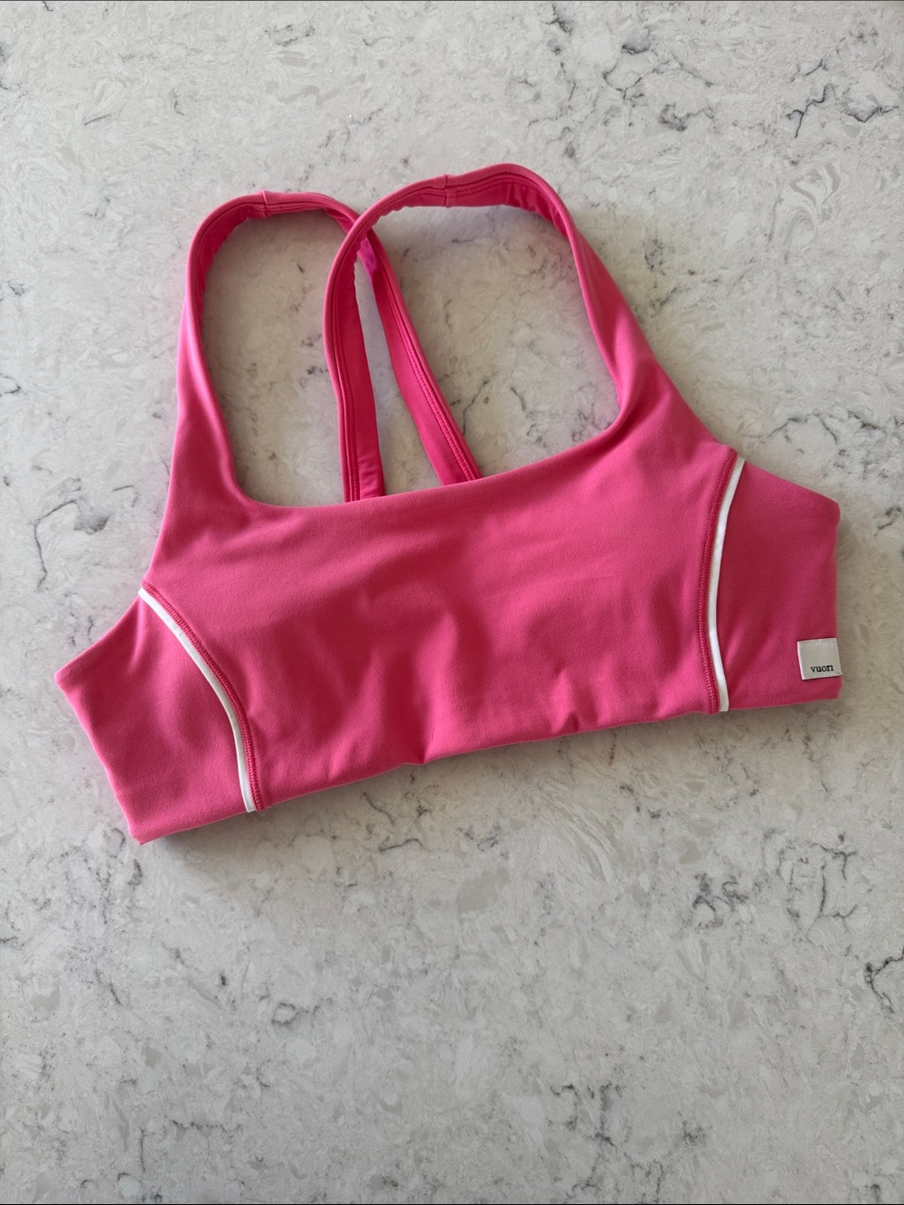 VUORI NWOT never worn pink sports bra size M